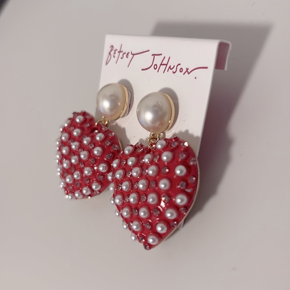 Lot of 2x NWT [Betsey Johnson] XOXO Pearl Heart Statement Earrings & Ring Set - Picture 9 of 15